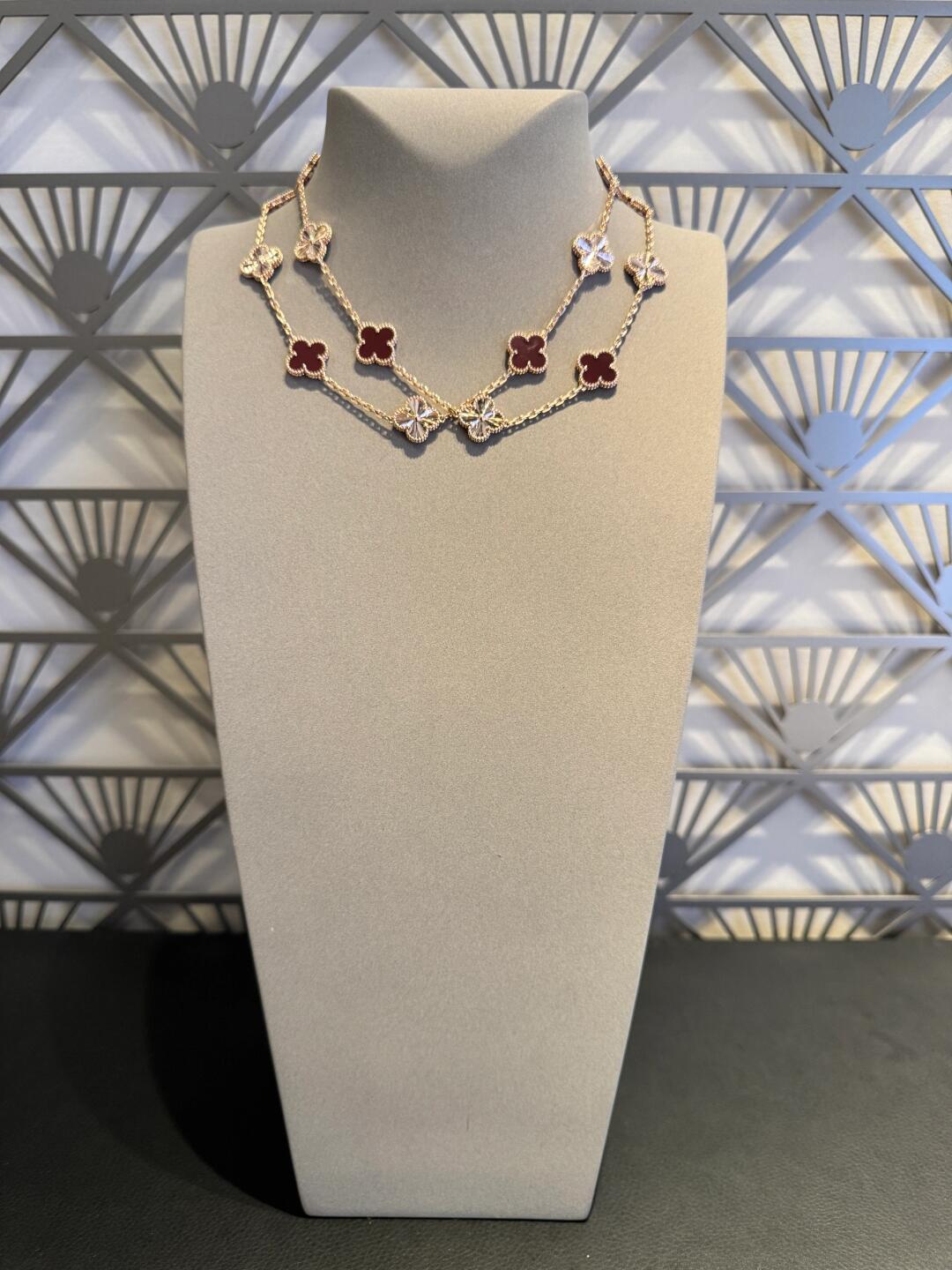 [ECHO ]CLOVER 20 MOTIFS LASER CARNELIAN NECKLACE