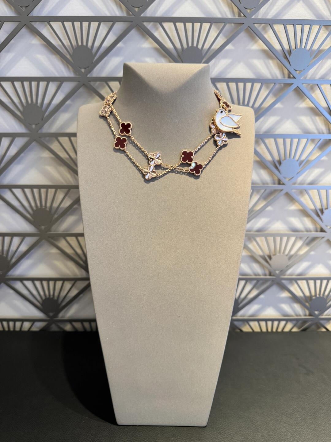 [ECHO ]CLOVER 20 MOTIFS LASER CARNELIAN NECKLACE
