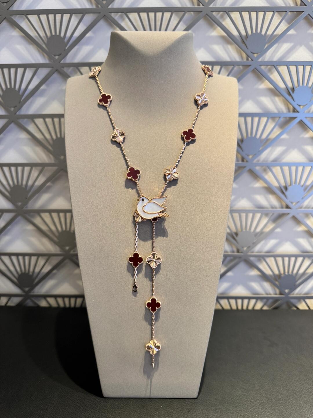[ECHO ]CLOVER 20 MOTIFS LASER CARNELIAN NECKLACE