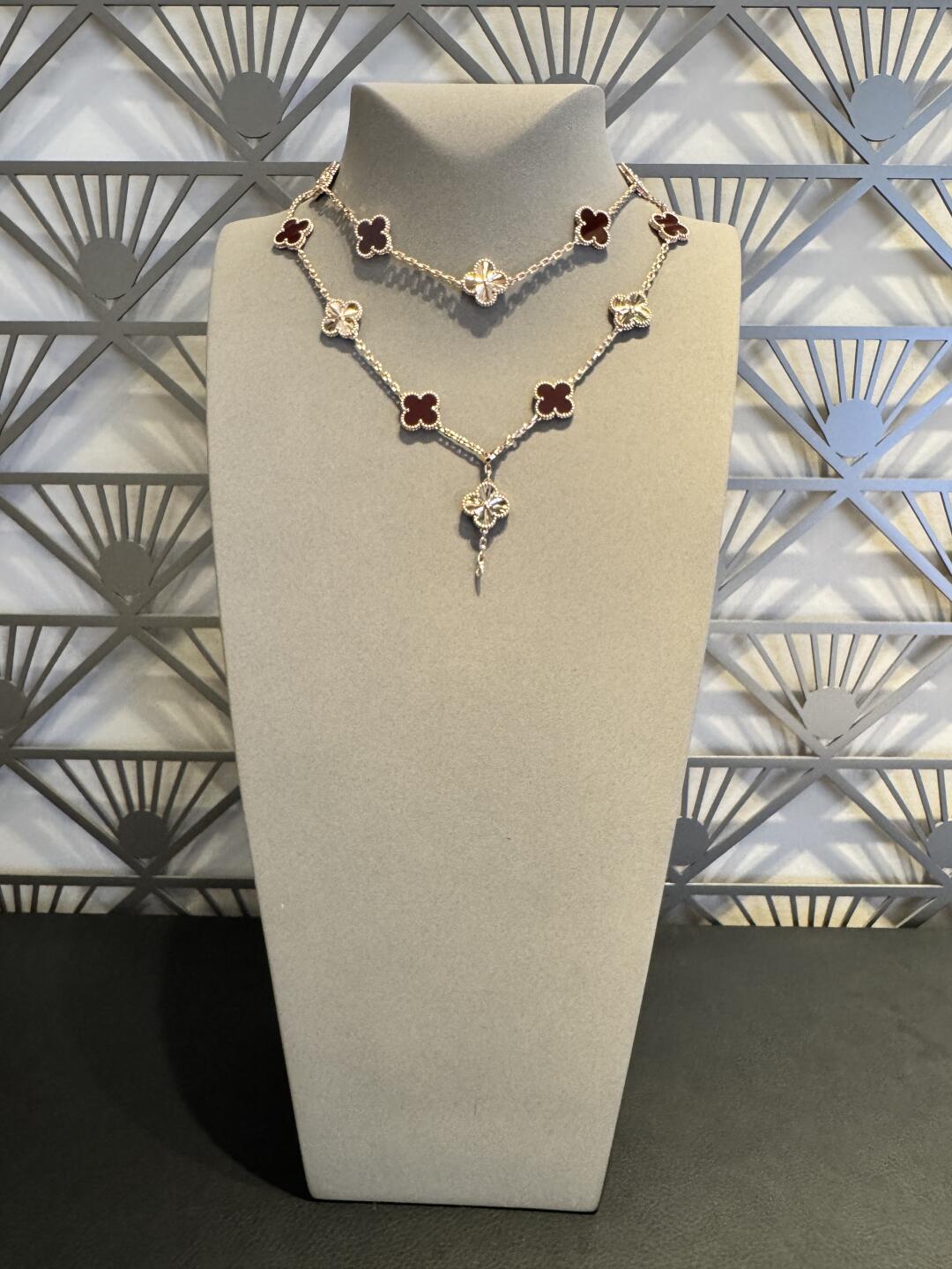 [ECHO ]CLOVER 20 MOTIFS LASER CARNELIAN NECKLACE