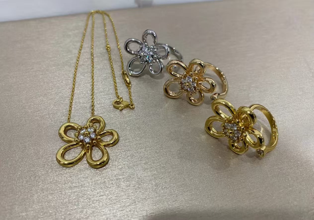 [ECHO ]NEW FLOWERLACE BETWEEN THE FINGER