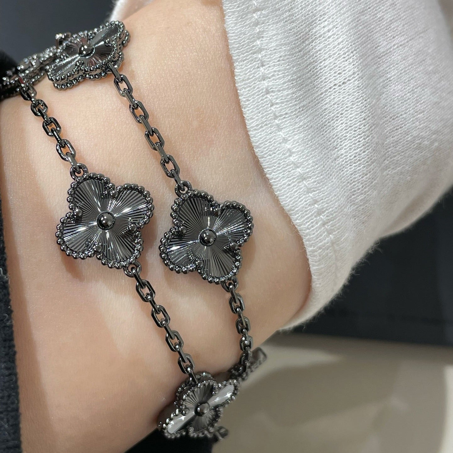 [ECHO ]CLOVER 5 MOTIF BLACK BRACELET