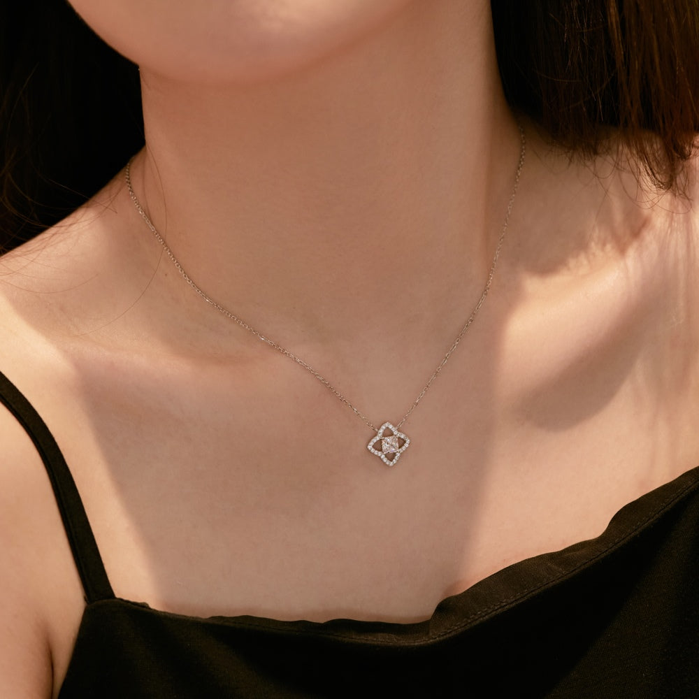 [ECHO ]Exquisite Flower Shape Princess Cut Necklace
