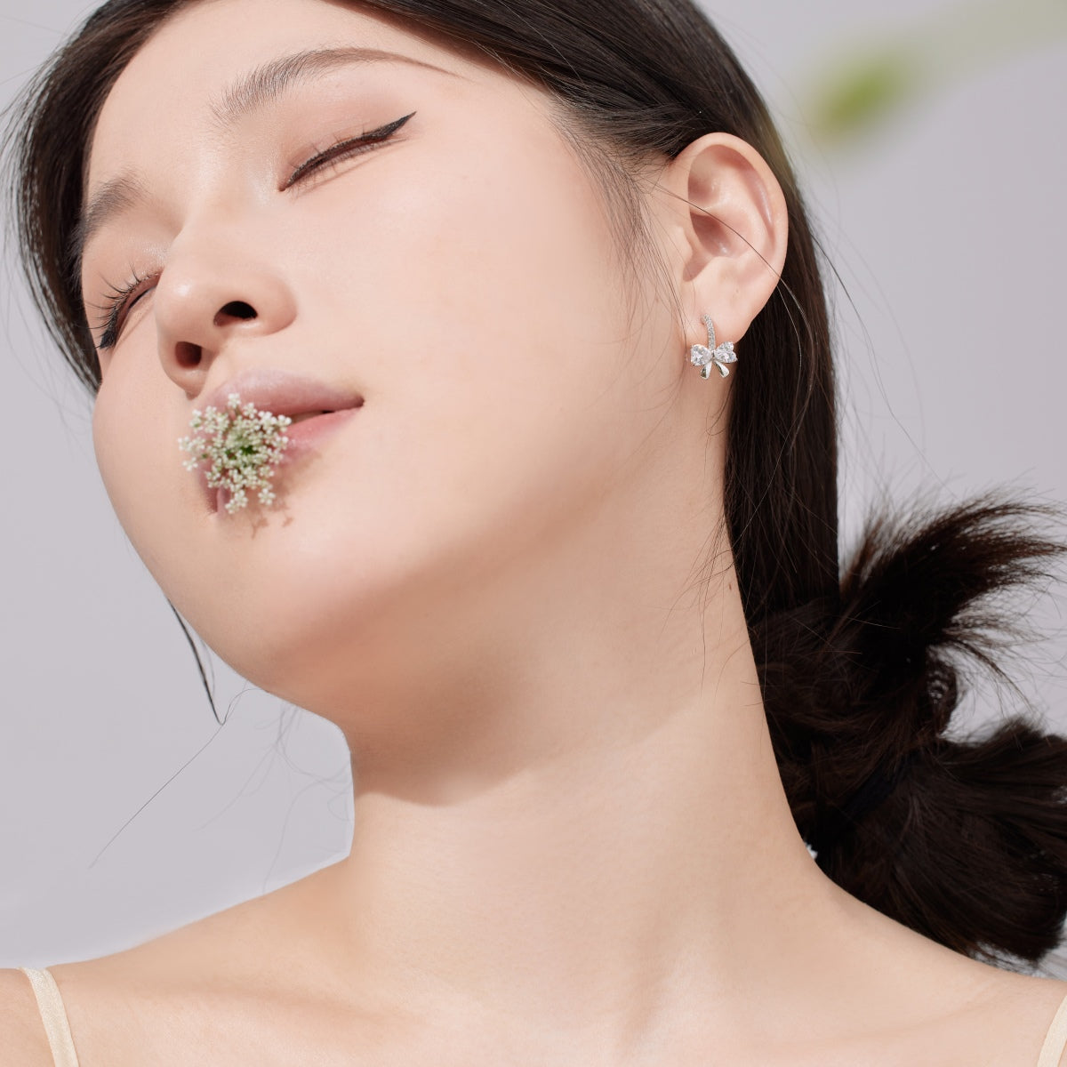 [ECHO ]Exquisite Earrings With Heart-Shaped Bow Design