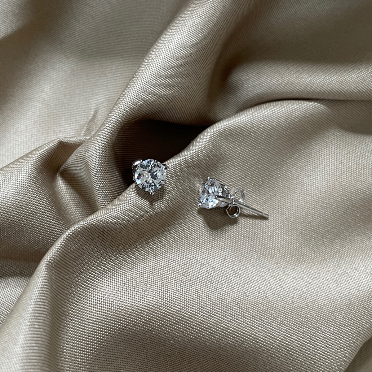 [ECHO ]Dainty Round Shape Earrings