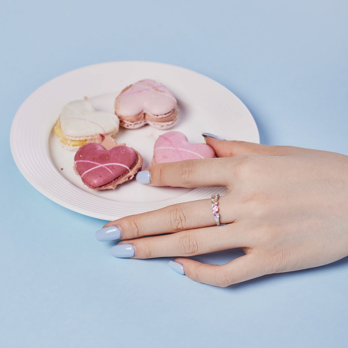 [ECHO ]Delicate Vibrant Emerald Cut Daily Ring