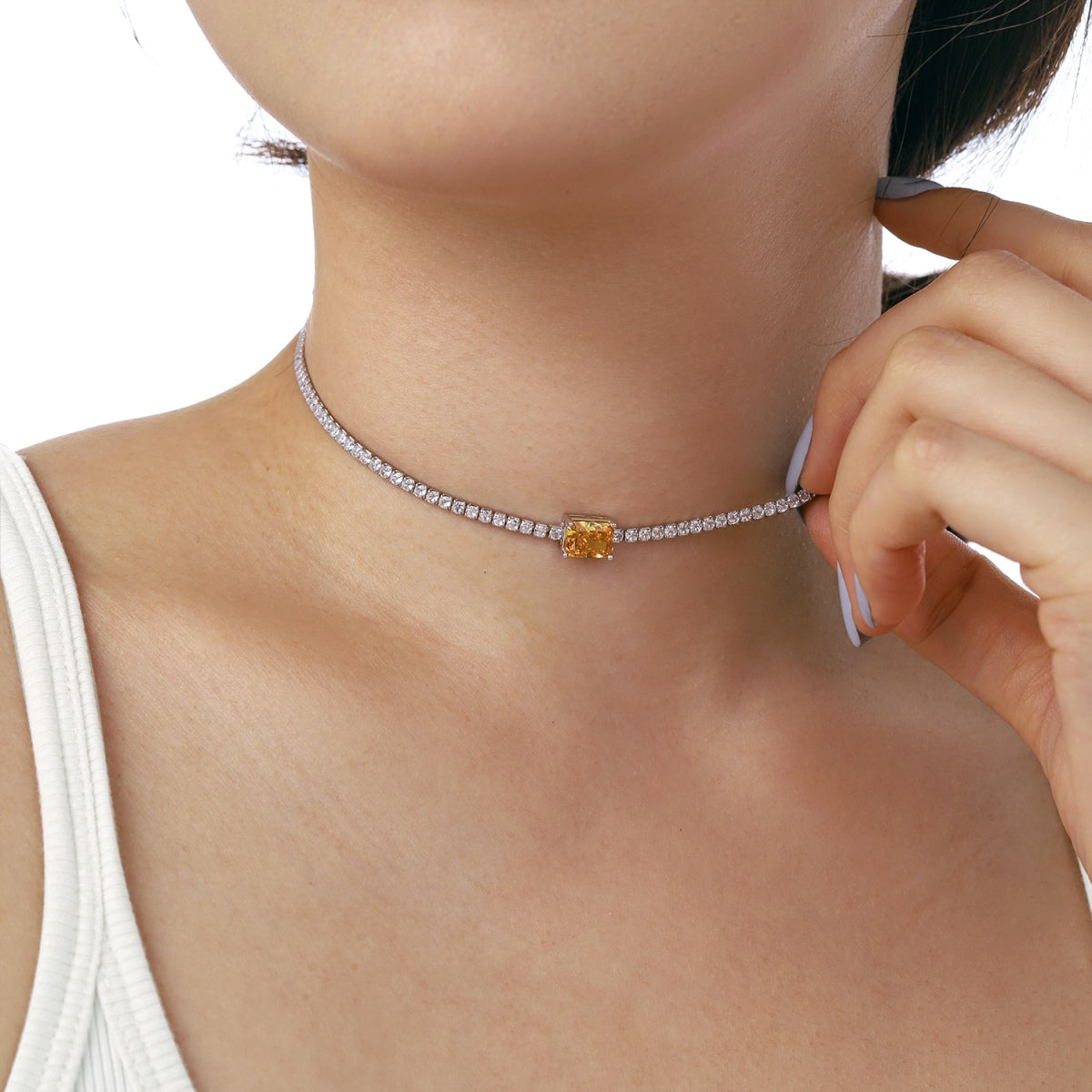 [ECHO ]2.0 carat Ornate Emerald Cut Necklace