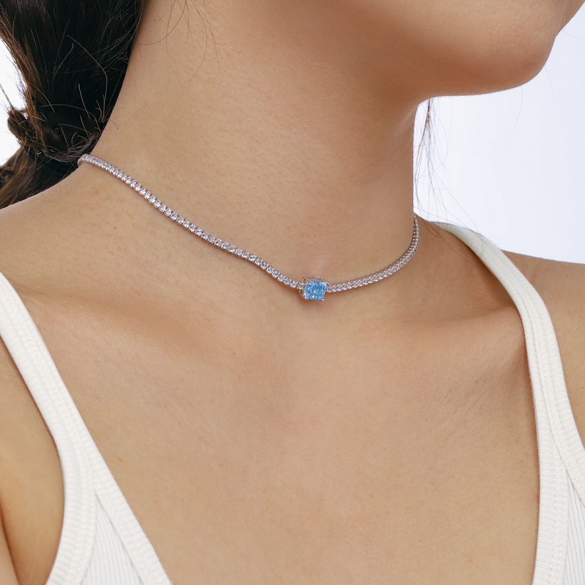 [ECHO ]2.0 carat Ornate Emerald Cut Necklace