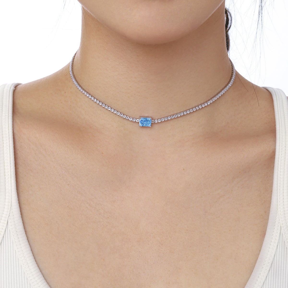 [ECHO ]2.0 carat Ornate Emerald Cut Necklace