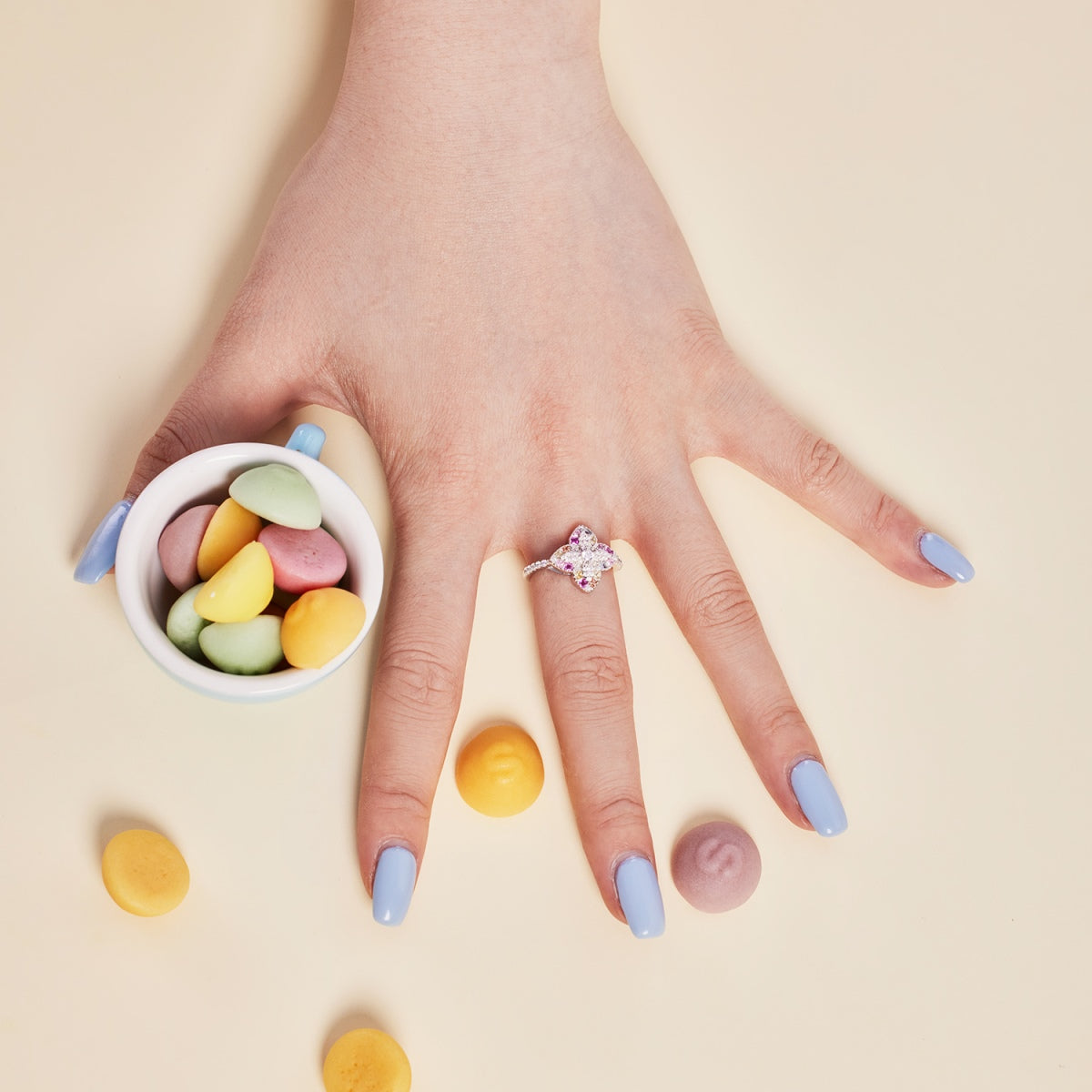 [ECHO ]Luxurious Colorful Flower Shape Banquet Ring