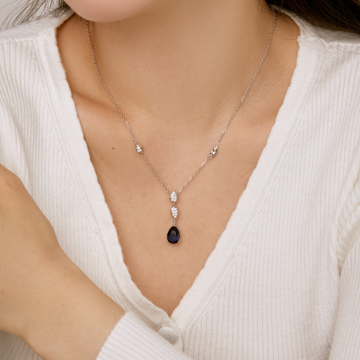 [ECHO ]Dazzling Pear Cut Necklace