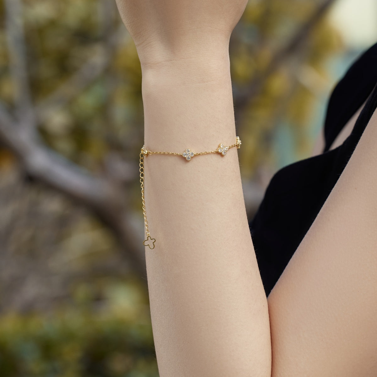 [ECHO ]Four-Leaf Clover Hollow Butterfly Bracelet