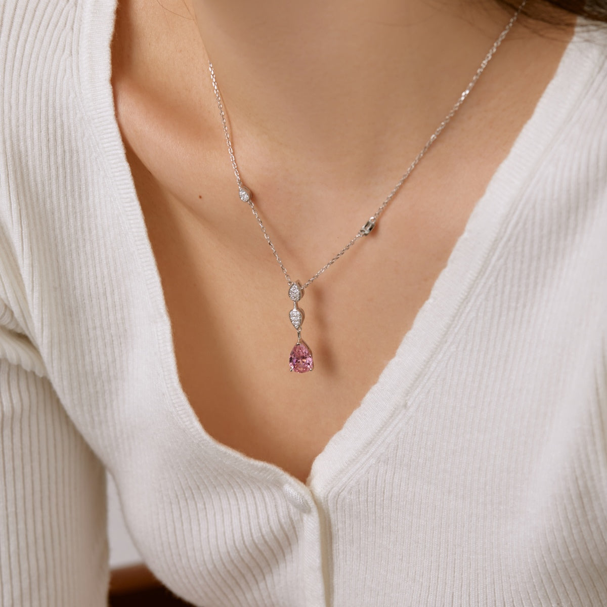 [ECHO ]Dazzling Pear Cut Necklace