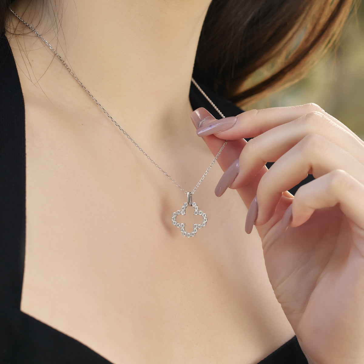 [ECHO ]Four-Leaf Clover Hollow Design Exquisite Necklace