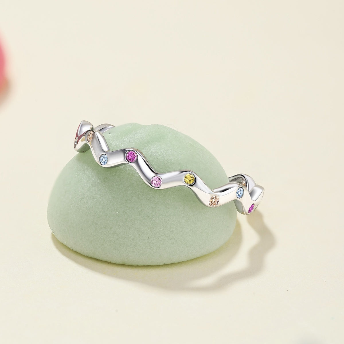[ECHO ]Ornate Vibrant Round Cut Daily Ring