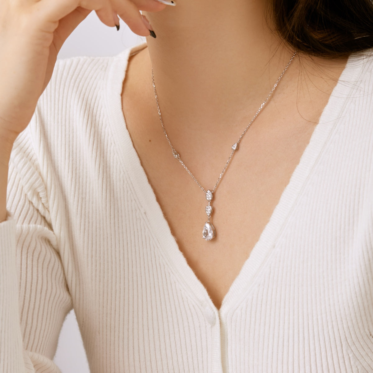 [ECHO ]Dazzling Pear Cut Necklace