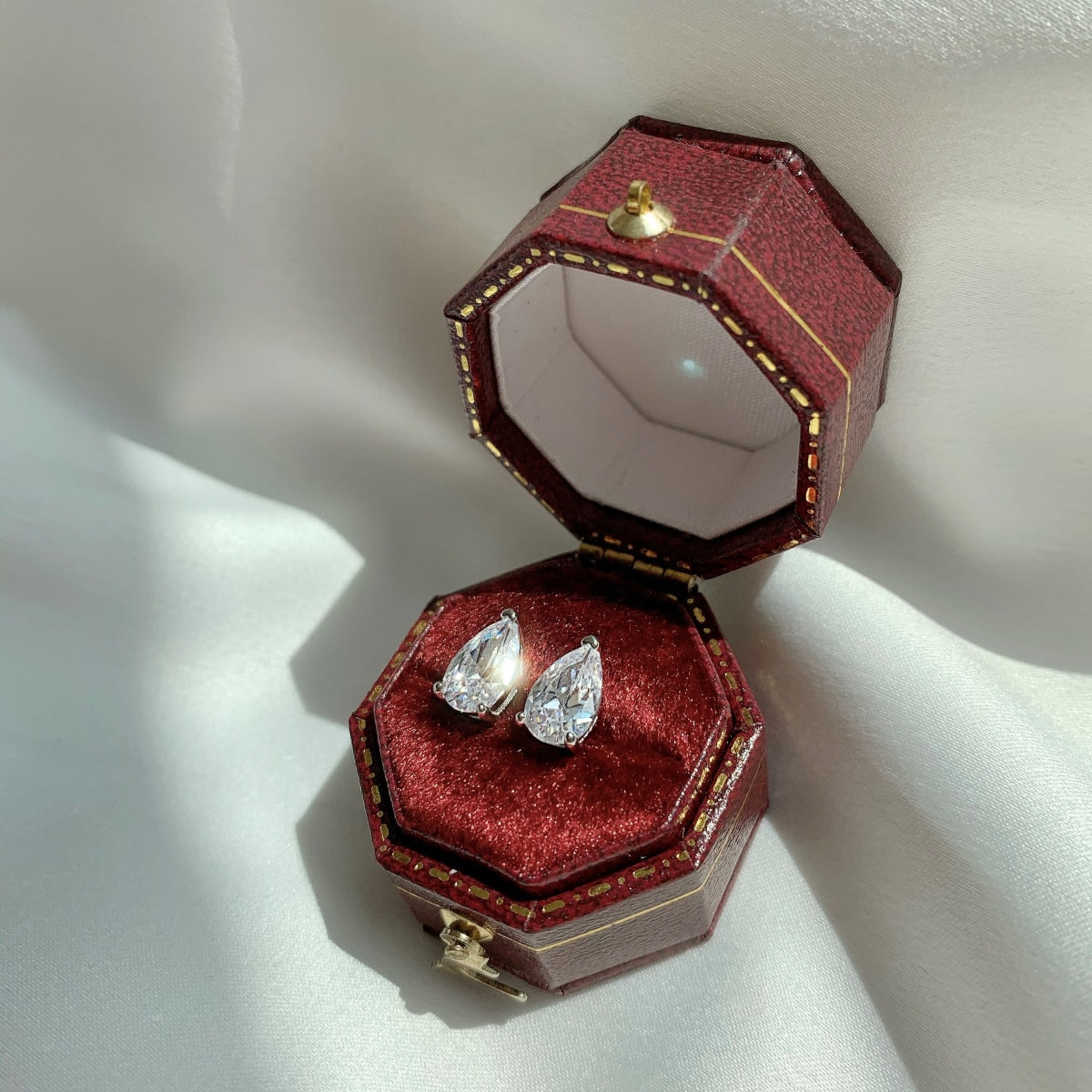 [ECHO ]Ornate Water Drop Shape Earrings