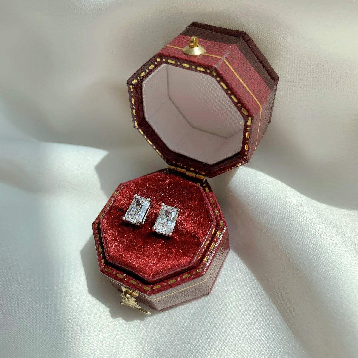 [ECHO ]Stylish Shiny Rectangular Center Stone Stud Earrings