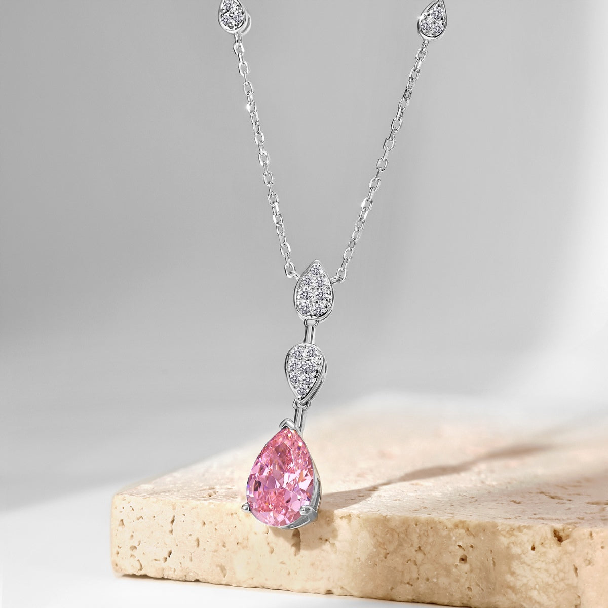 [ECHO ]Dazzling Pear Cut Necklace