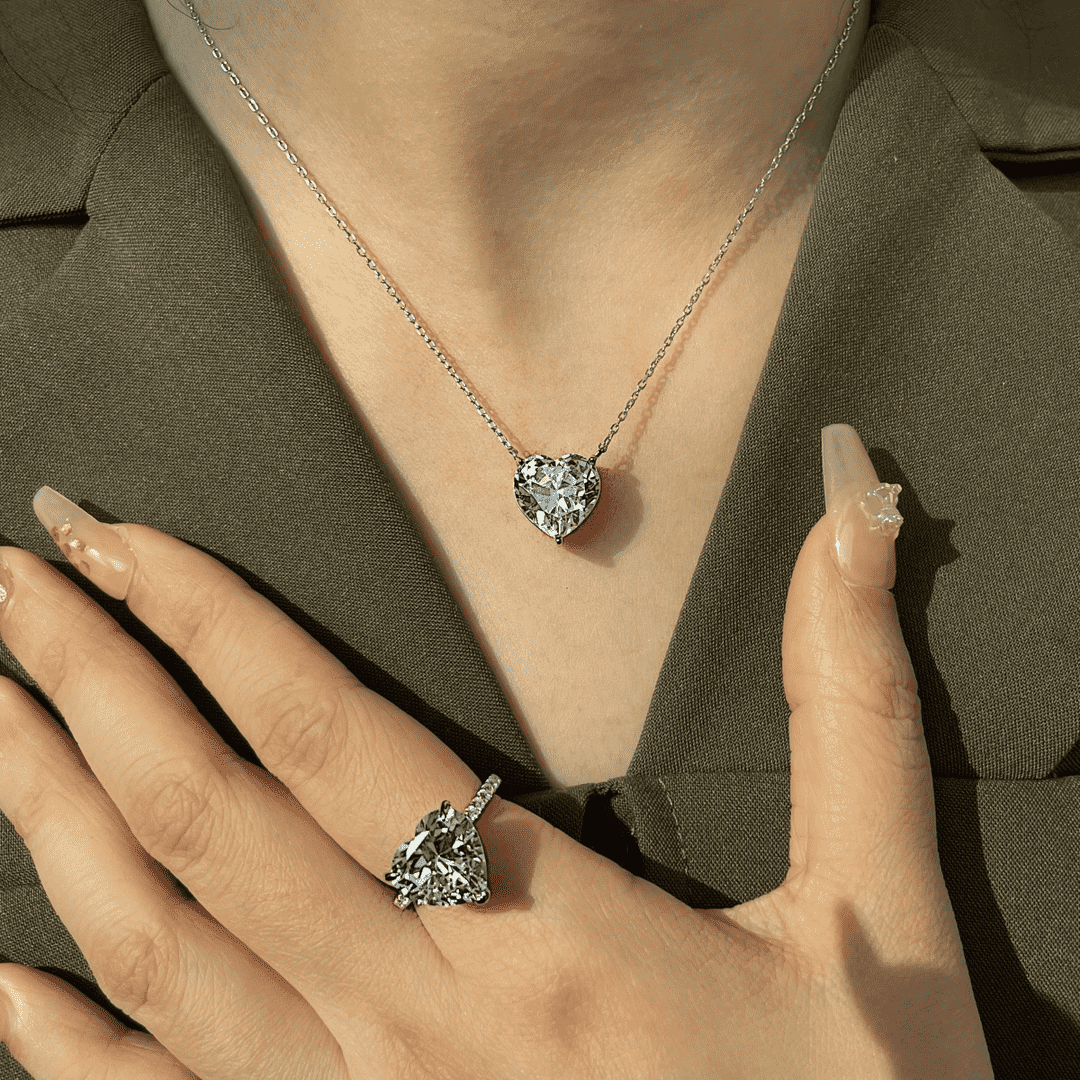 [ECHO ]6.0 carat Radiant Heart Shape Necklace