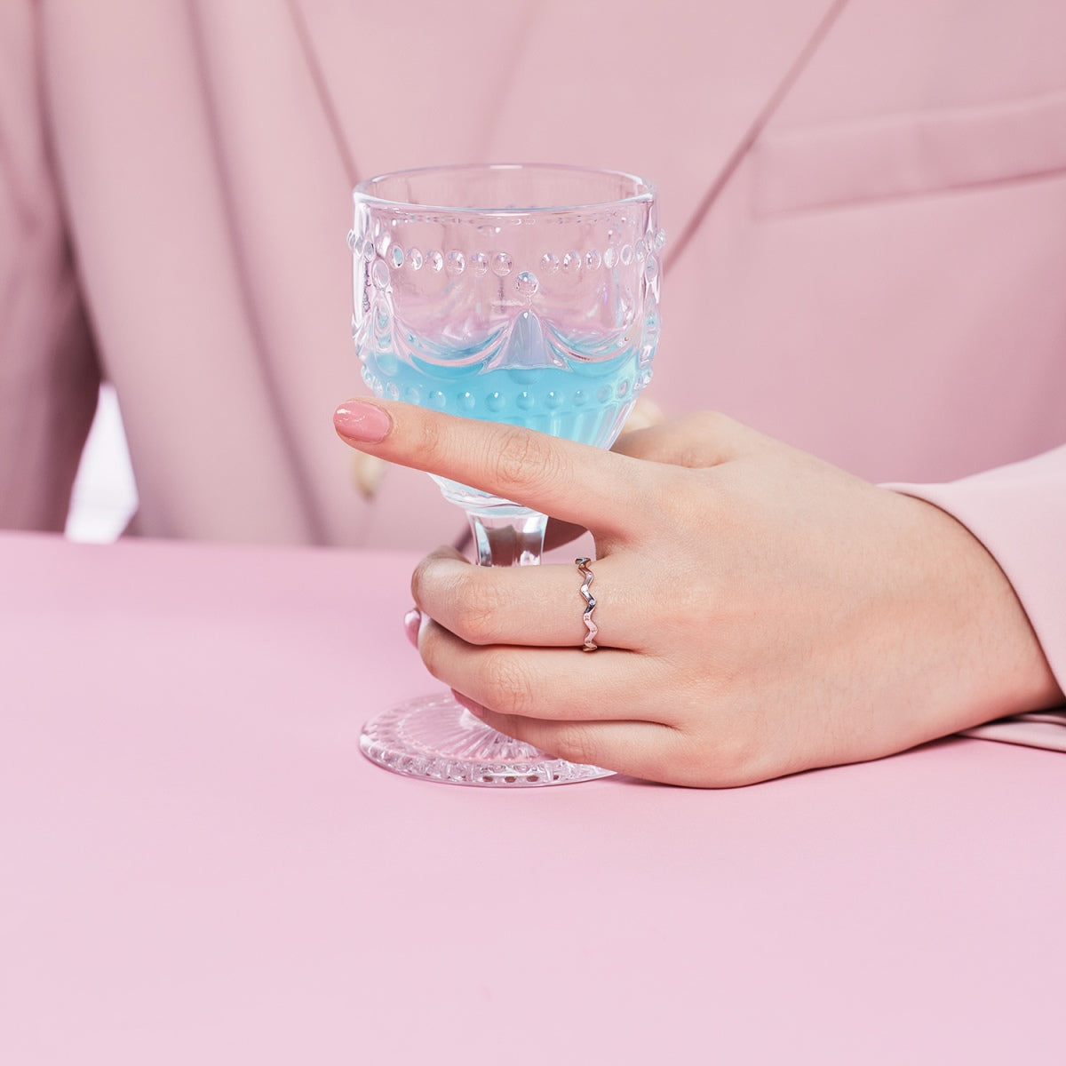 [ECHO ]Ornate Vibrant Round Cut Daily Ring