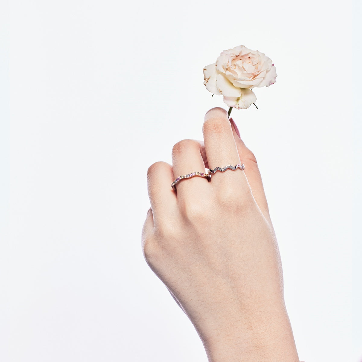 [ECHO ]Ornate Vibrant Round Cut Daily Ring