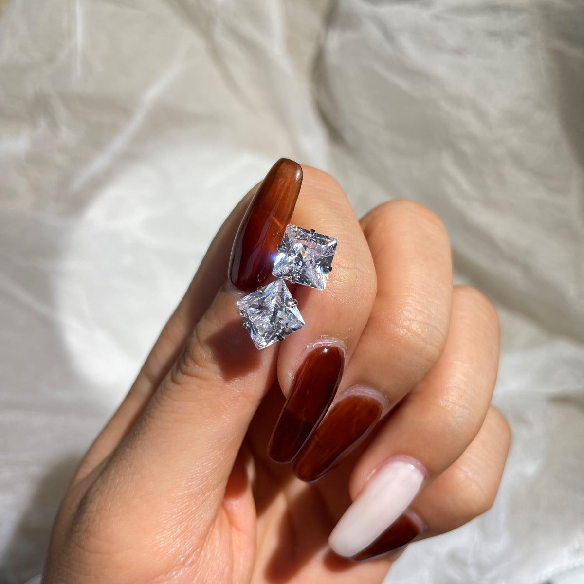 [ECHO ]Stylish Shiny Square Center Stone Stud Earrings