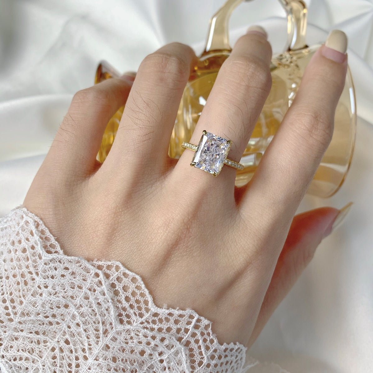 [ECHO ]4.0 Carat Luxurious Engagement Ring