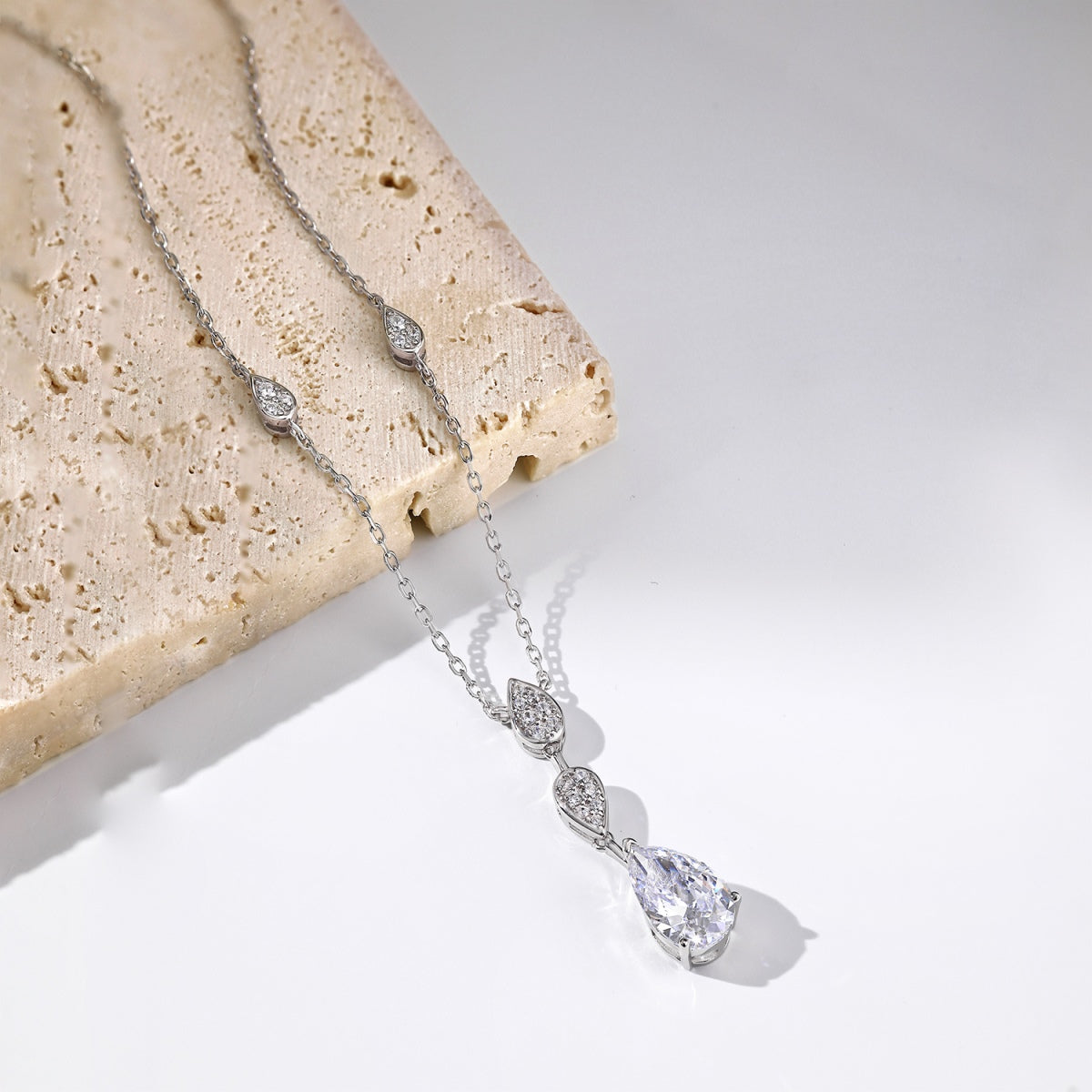 [ECHO ]Dazzling Pear Cut Necklace