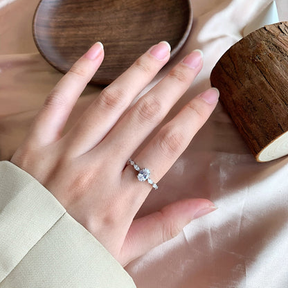 [ECHO ]0.75 Carat Luxurious Vibrant Elongated Cushion Cut Daily Ring