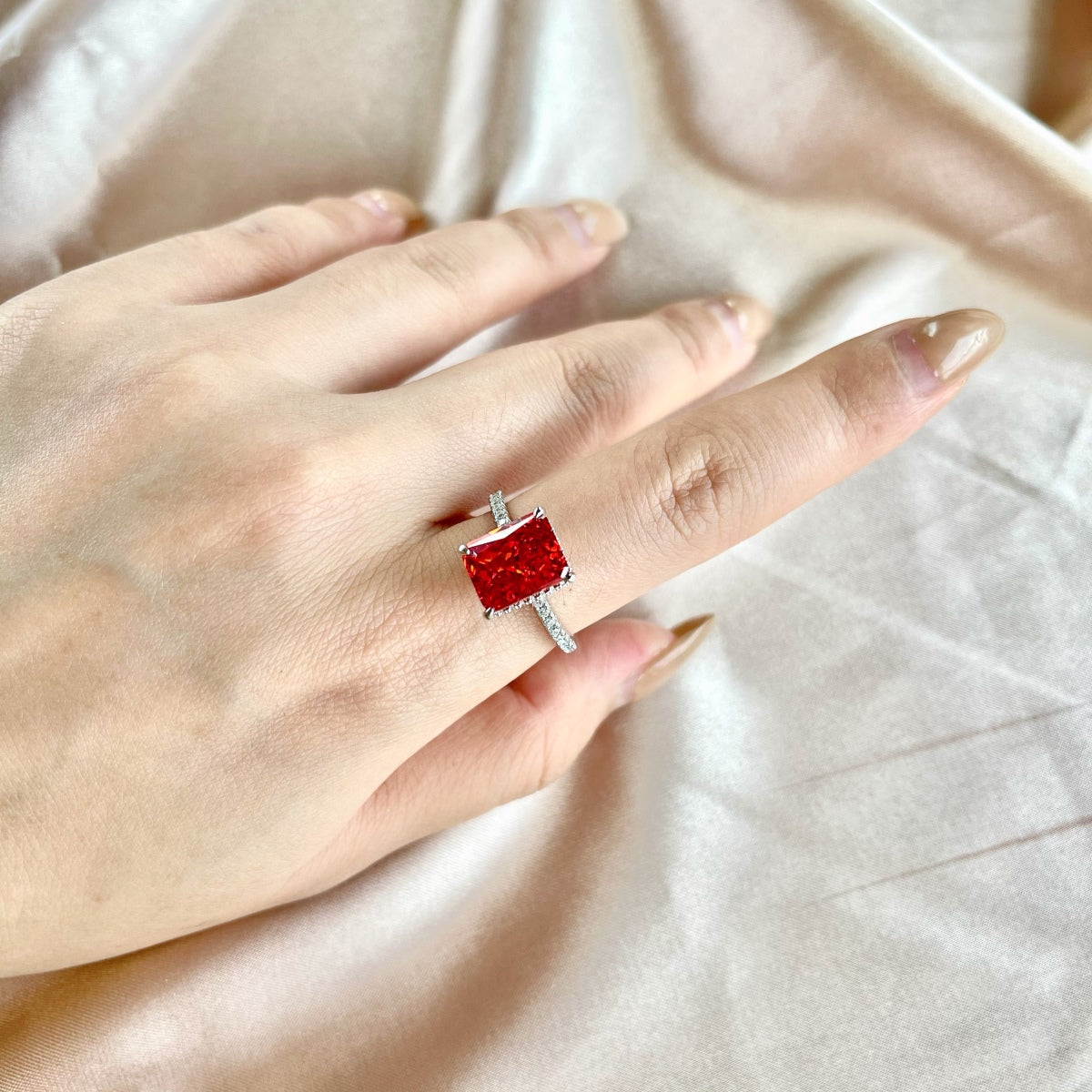 [ECHO ]4.0 Carat Luxurious Engagement Ring