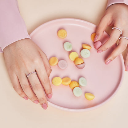 [ECHO ]Unique Scintillating Round Cut Daily Ring