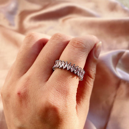 [ECHO ]Gorgeous Marquise Cut Tennis Ring