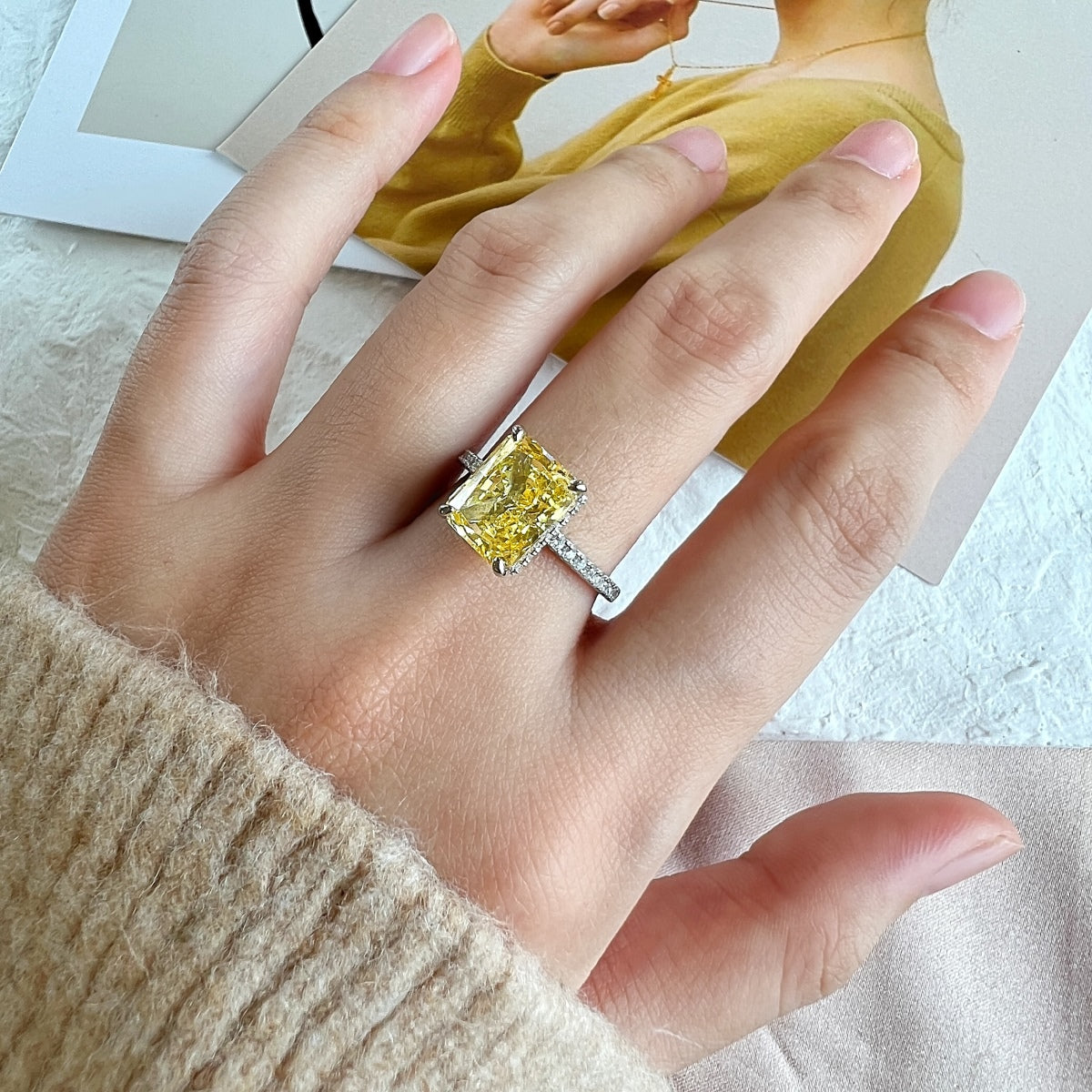 [ECHO ]4.0 Carat Luxurious Engagement Ring