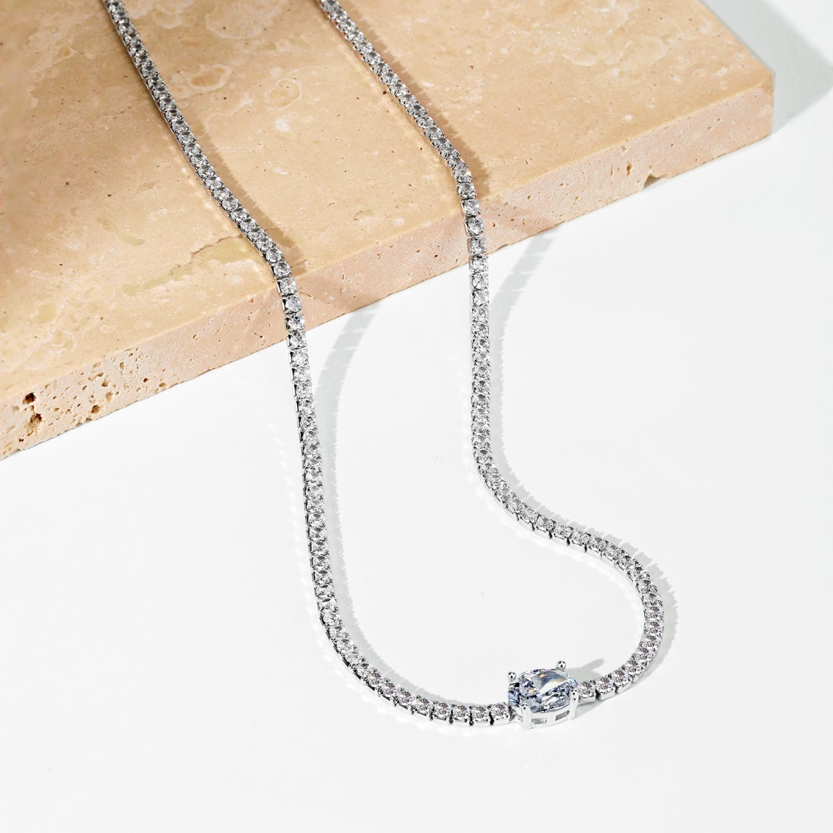 [ECHO ]1.0 Carat Shining Oval Cut Necklace
