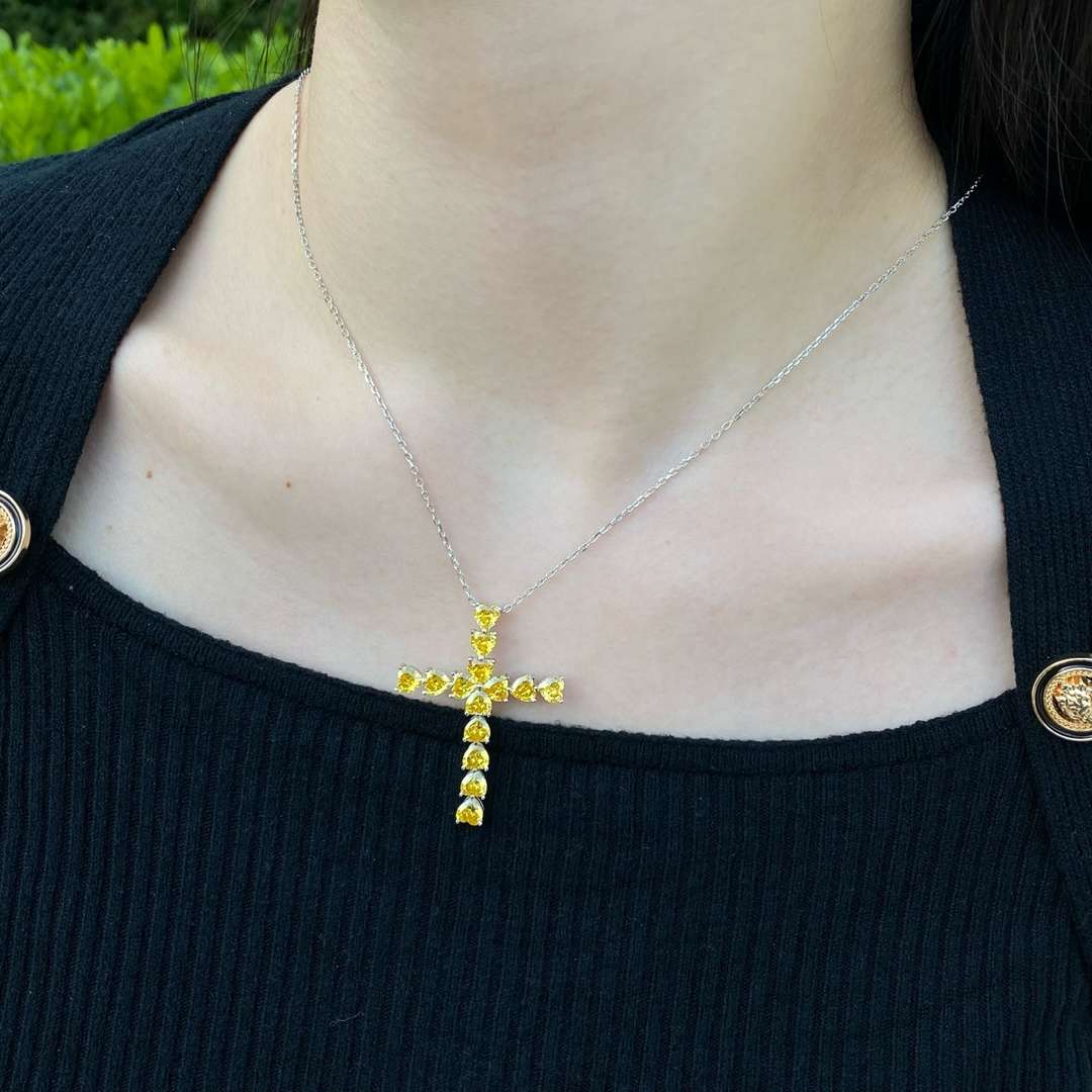 [ECHO ]Radiant Cross Shape Necklace