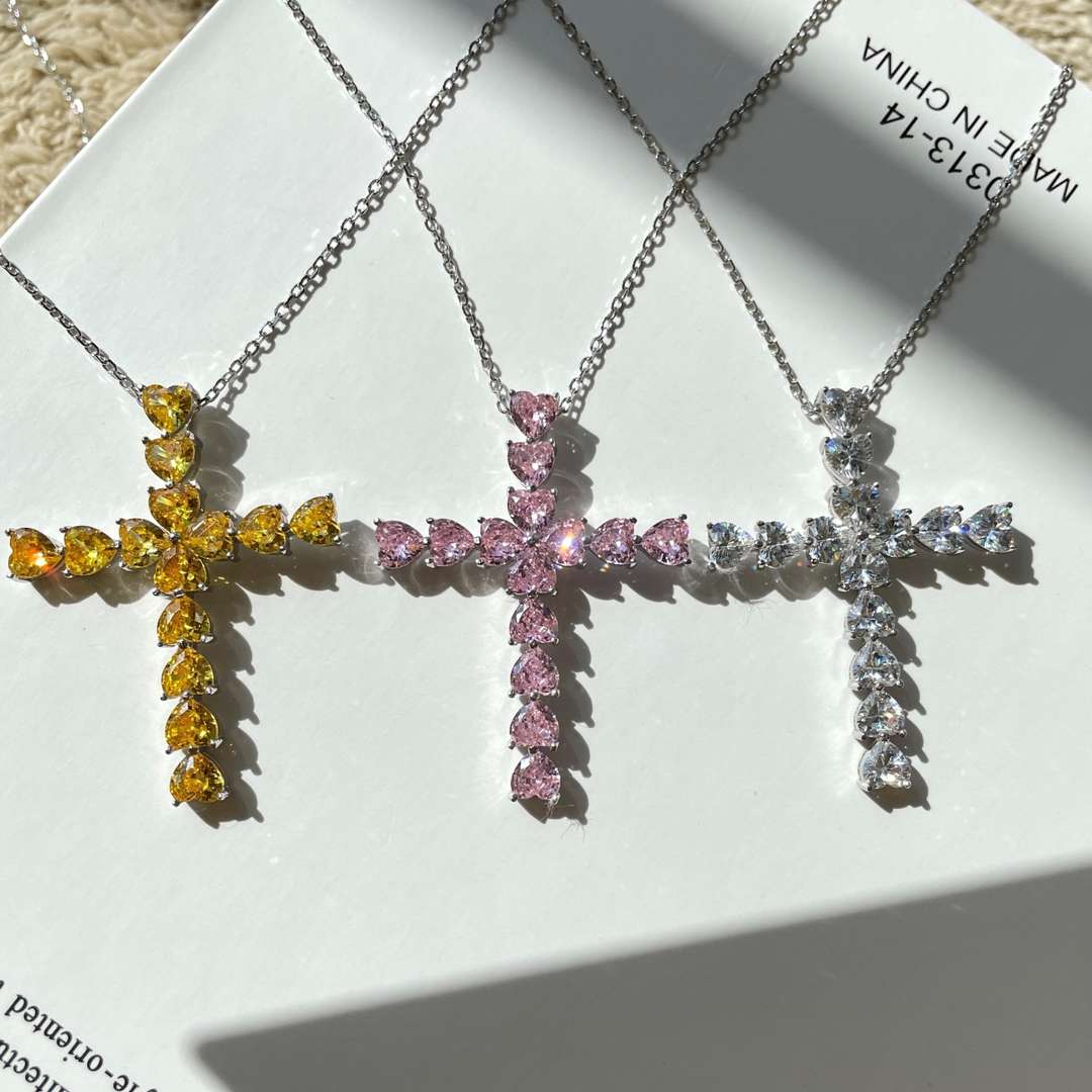 [ECHO ]Radiant Cross Shape Necklace