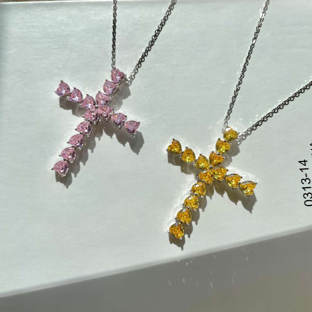 [ECHO ]Radiant Cross Shape Necklace
