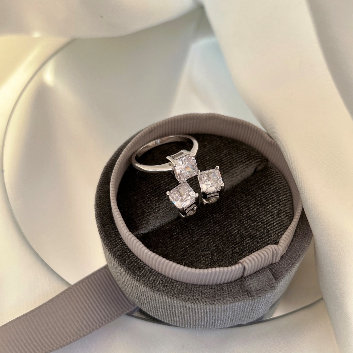 [ECHO ]1.0 Carat Radiant Princess Cut Wedding Earrings