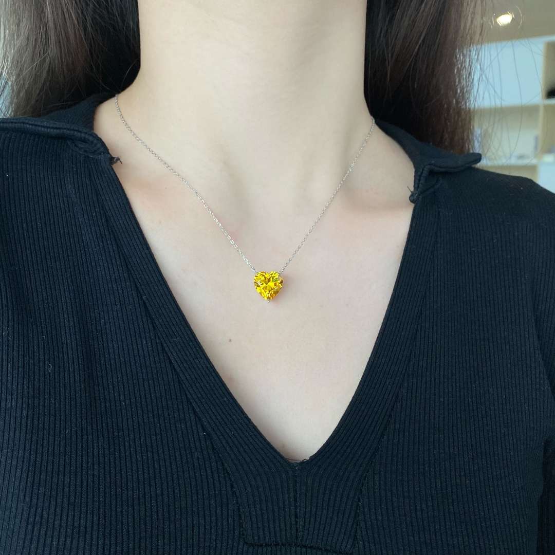 [ECHO ]6.0 carat Radiant Heart Shape Necklace