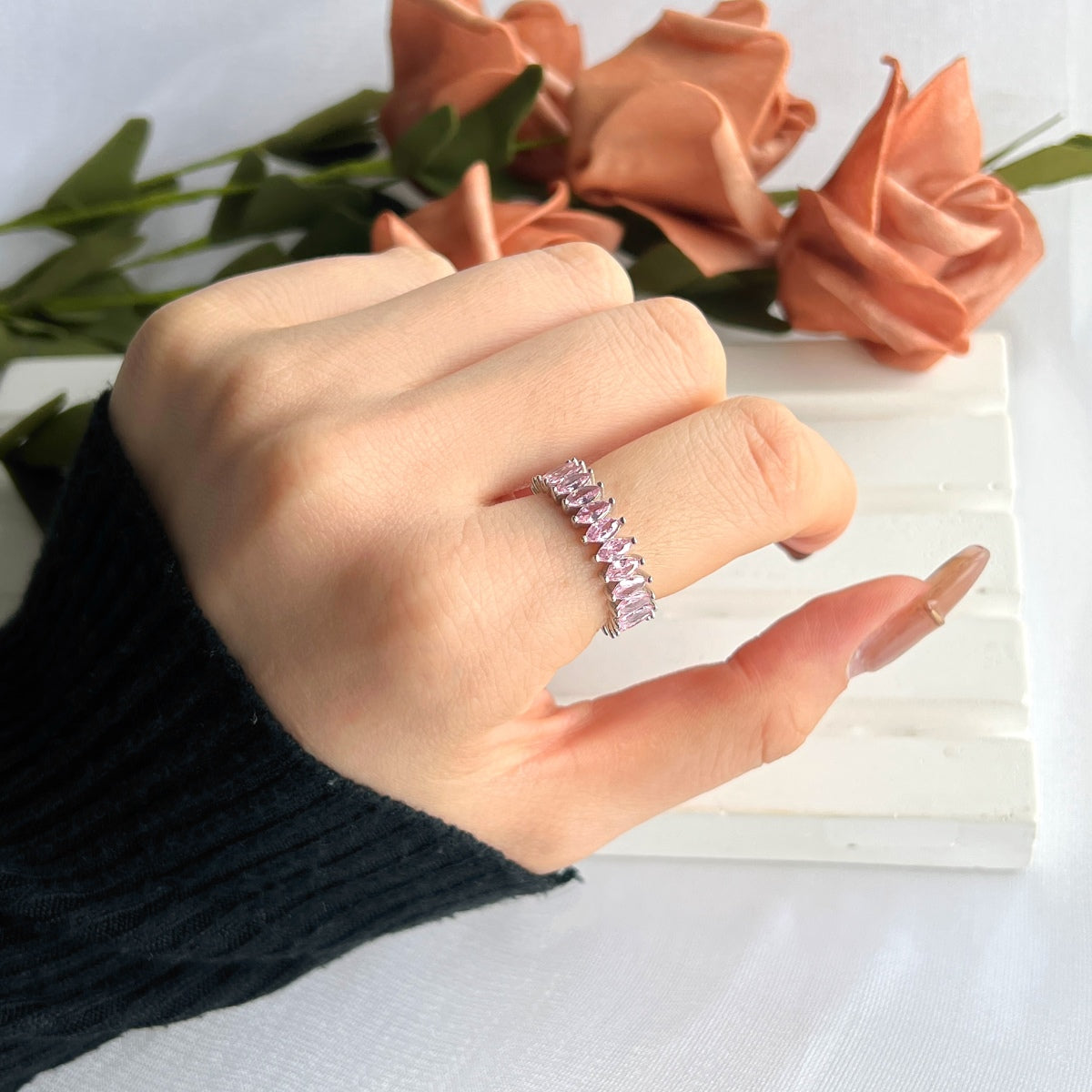 [ECHO ]Gorgeous Marquise Cut Tennis Ring