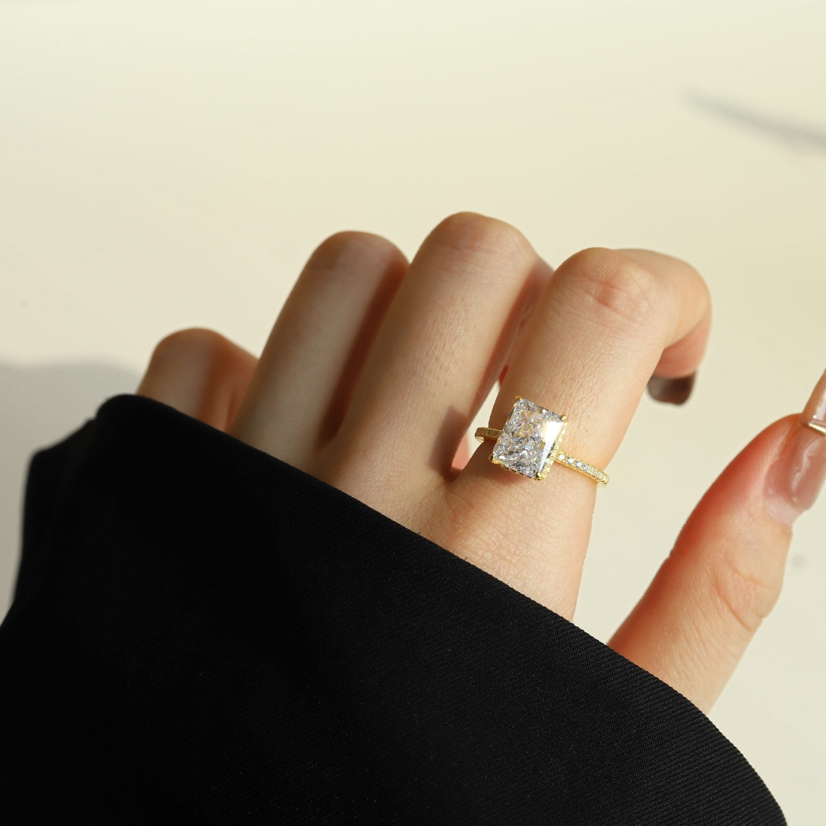 [ECHO ]4.0 Carat Luxurious Engagement Ring