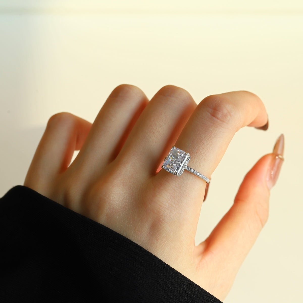[ECHO ]4.0 Carat Luxurious Engagement Ring