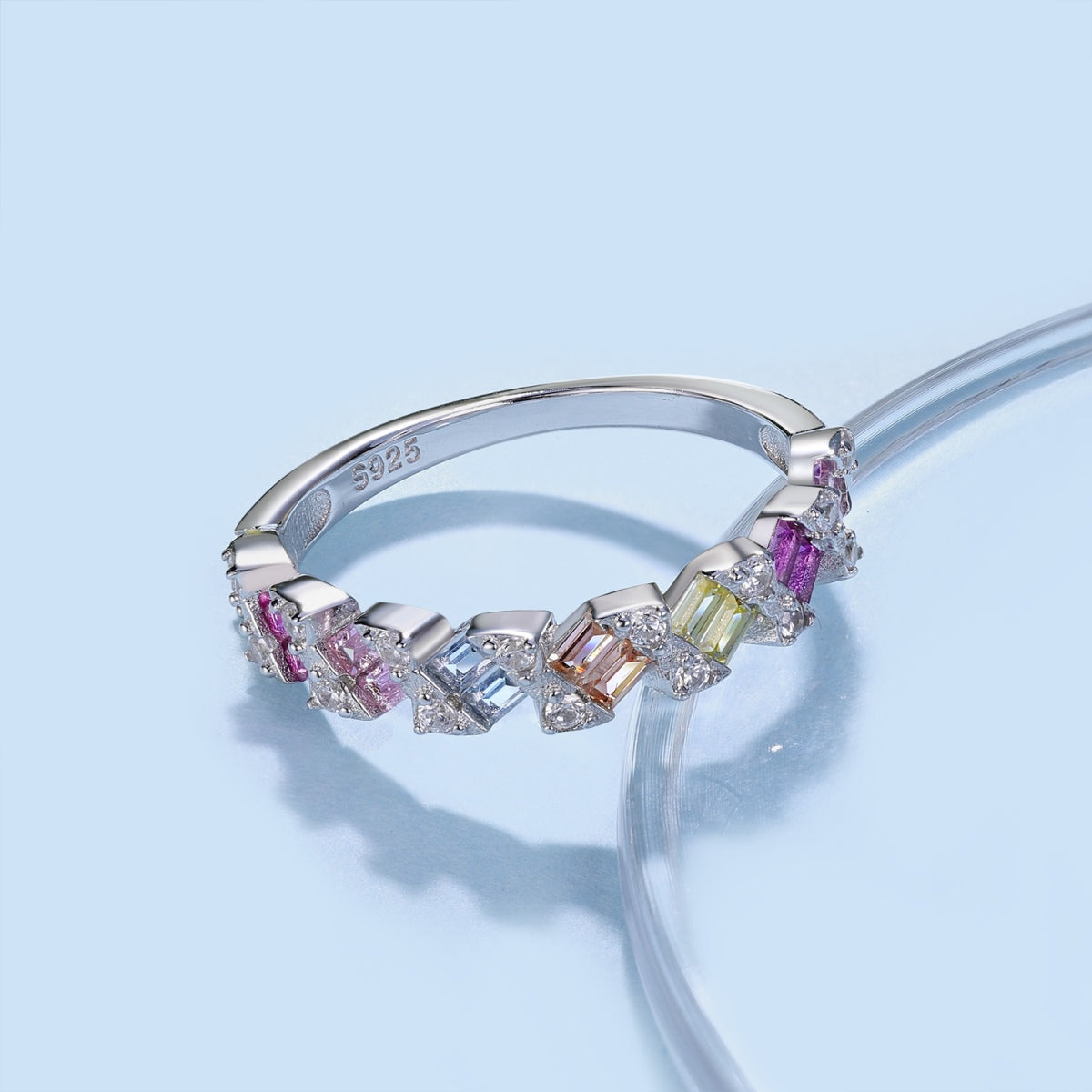 [ECHO ]Delicate Vibrant Emerald Cut Daily Ring