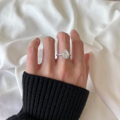[ECHO ]1.0 Carat Luxurious Resplendent Water Drop Shape Wedding Ring