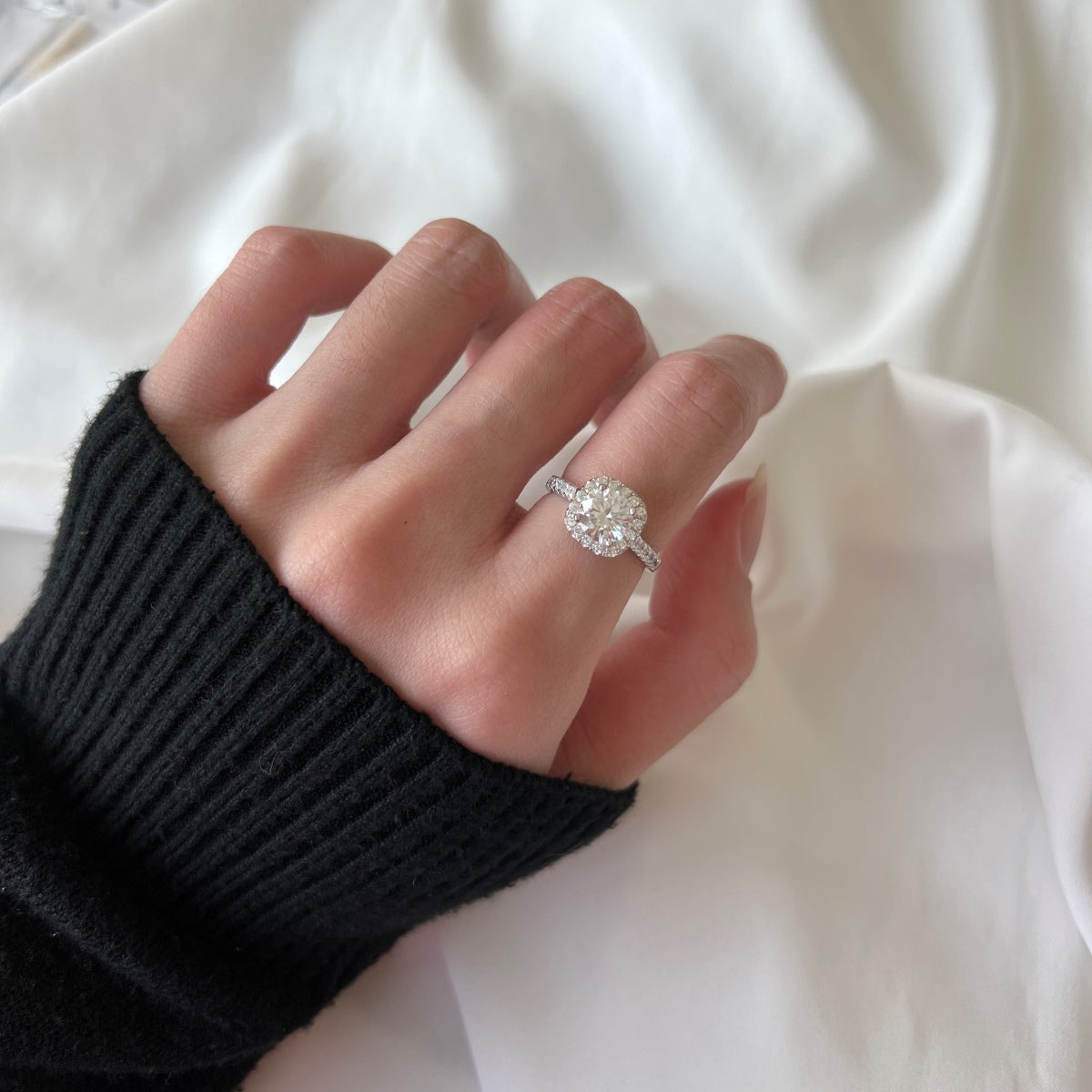 [ECHO ]Dazzling Resplendent Round Cut Wedding Ring
