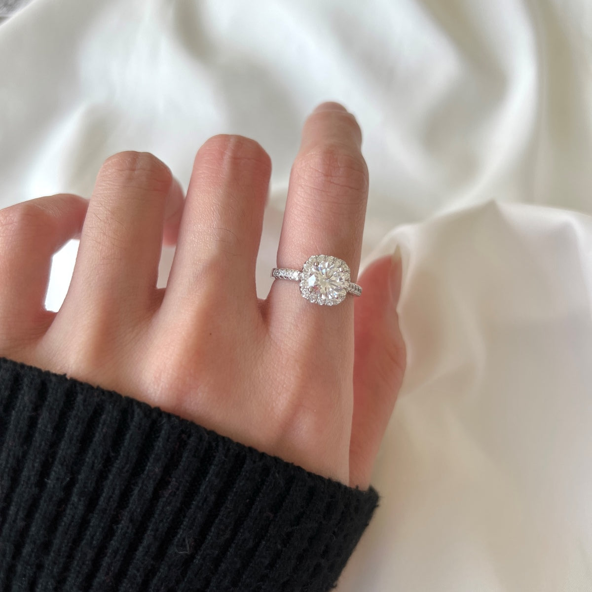 [ECHO ]Dazzling Resplendent Round Cut Wedding Ring