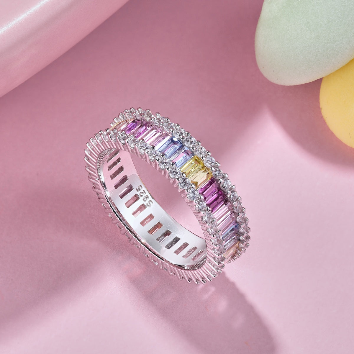 [ECHO ]Dainty Kaleidoscopic Emerald Cut Daily Ring