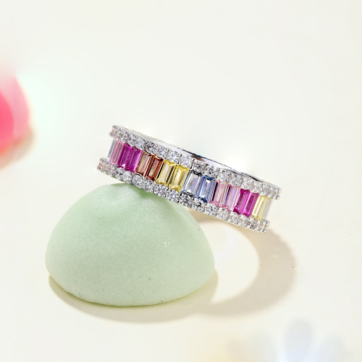 [ECHO ]Dainty Kaleidoscopic Emerald Cut Daily Ring