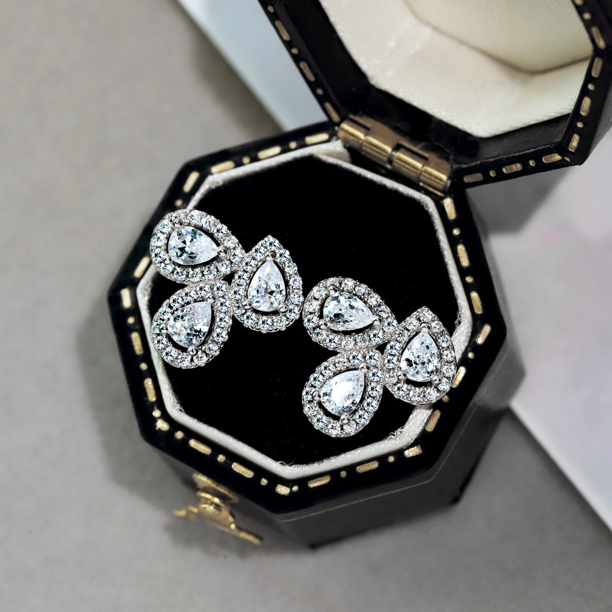 [ECHO ]Ornate Flower Shape Pear Cut Lover Earrings
